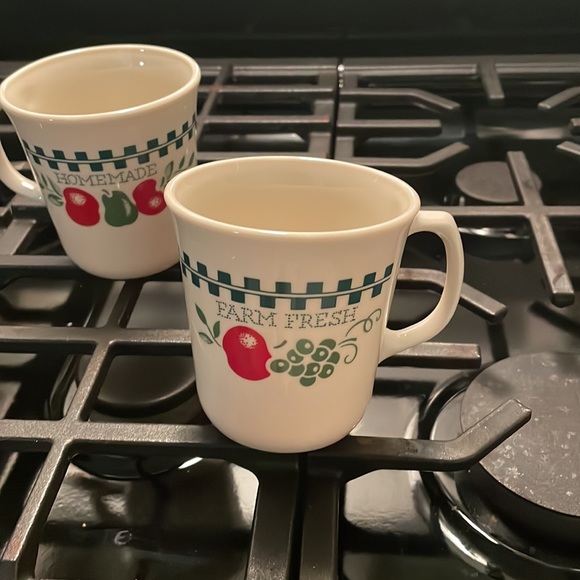 Vintage farm fresh homemade Corningware mugs. Set of 2 EUC!! - Picture 4 of 6